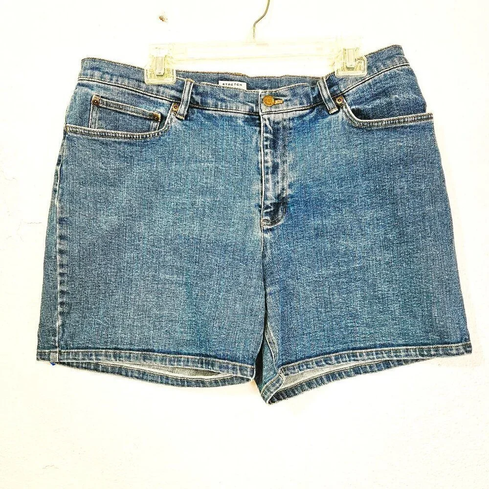 Jones Women's Sport Plus Size Mid Rise Stretch Blue Denim Shorts Size 16